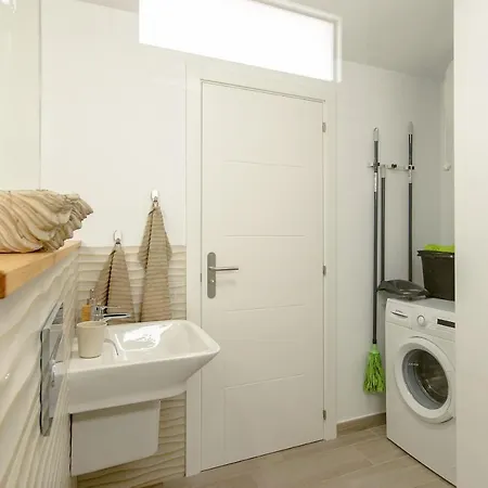 Volcano - Pool And Gym In Sport Center Fariones Included By Lanzarote Vakantiehuis *